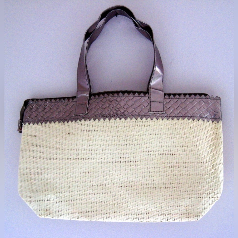Elizabeth Arden Off White Straw Tote Bag With Metal Tone Detail (Bag Only) New